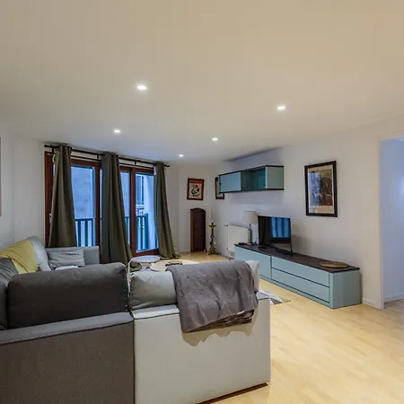 Moderne En Plein Centre Apartment